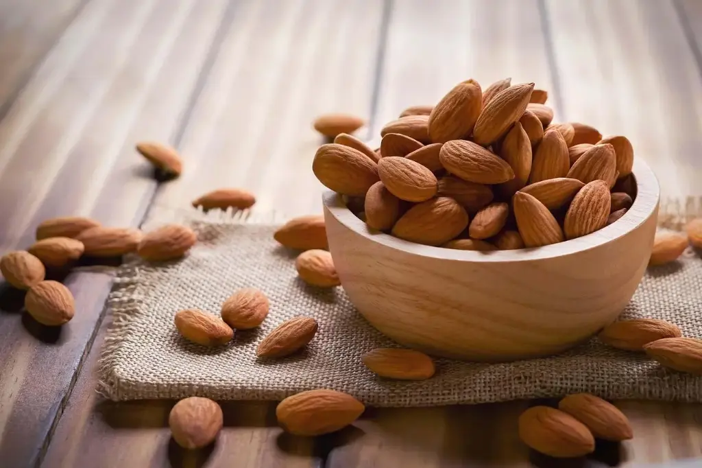 Brown almonds / organic / 200g